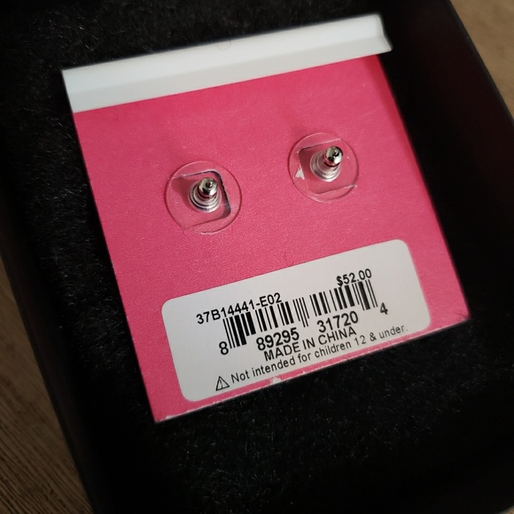 Betsey Johnson Elephant Earrings New - Picture 3 of 3